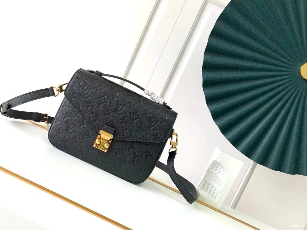 Experience Luxury at Las Vegas Gucci Outlet: A Glimpse into High-End Fashion